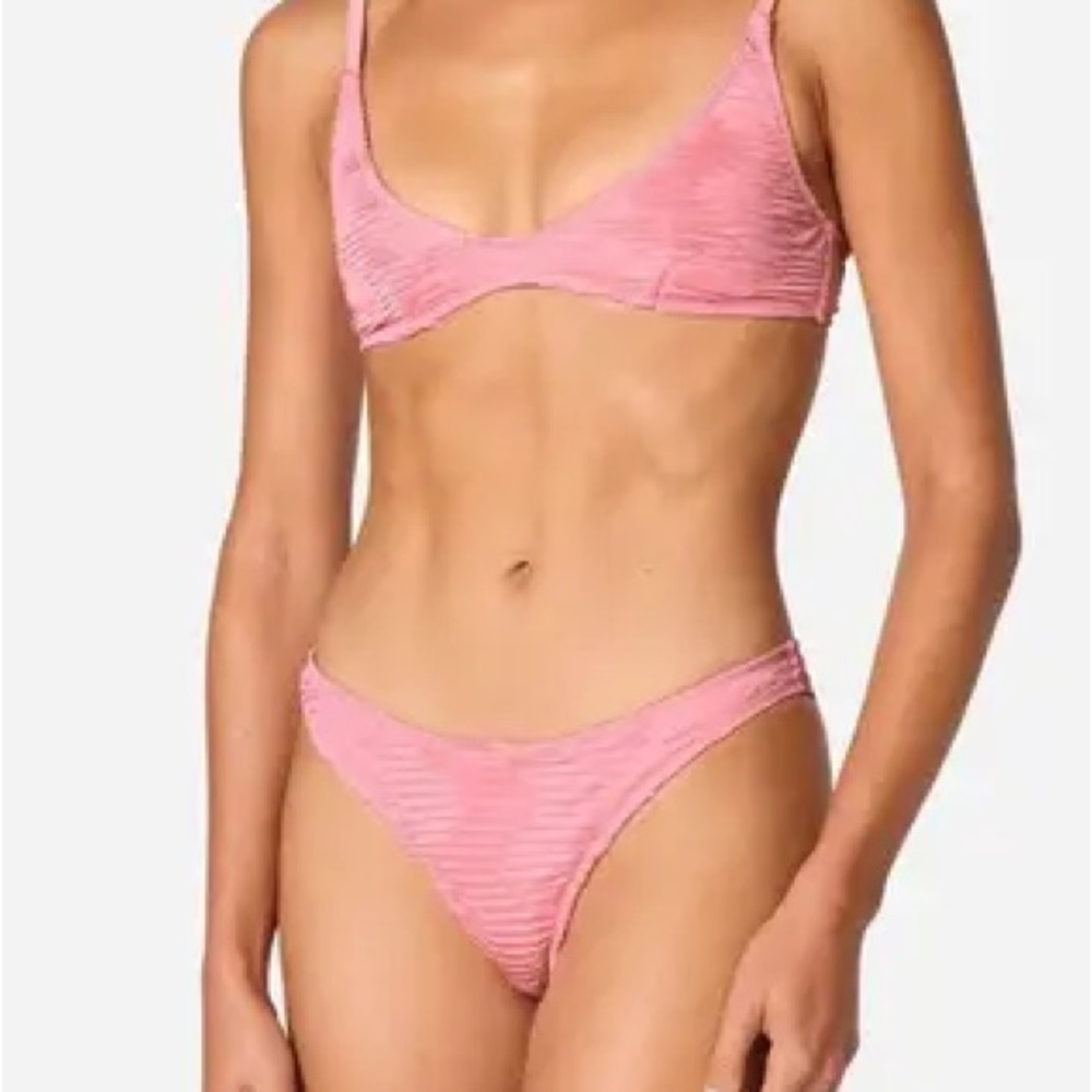 ISO! Size Small Triangl Maia Nary Top! Do not buy